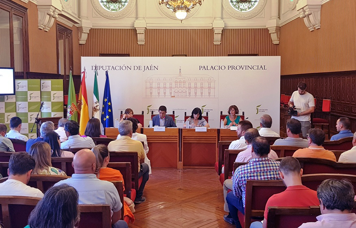 Los ayuntamientos jienenses recibirán 15 millones de euros a través de nuevas iniciativas de empleo impulsadas por la Diputación