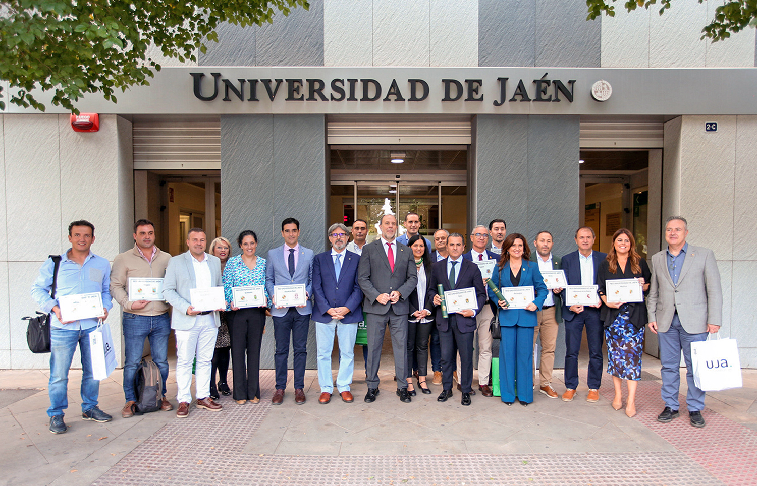 La Universidad de Jaén suma los primeros 17 ayuntamientos de la provincia a su Red de Municipios UJA, una alianza estratégica, dice el rector